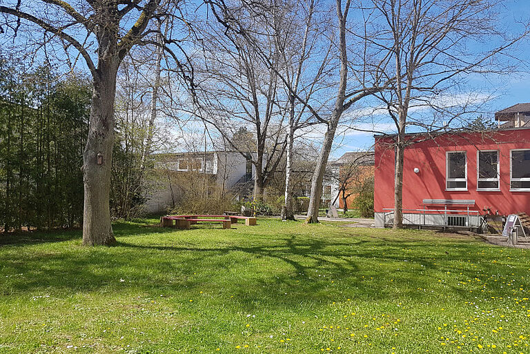 Schulgarten im Frühlingsgewand